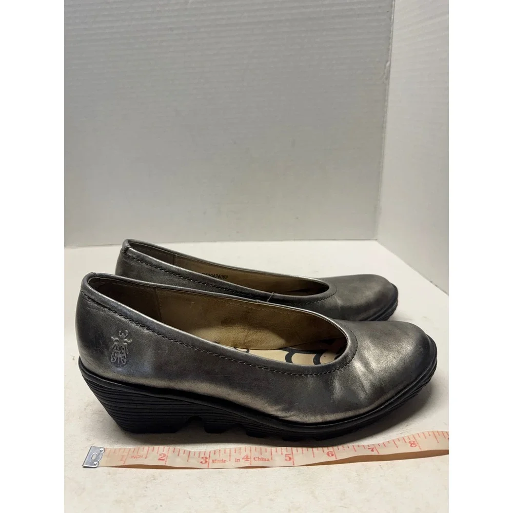 Fly London Yaz Metallic Silver Leather Wedge Pumps P500424069 Womens 37 6.5